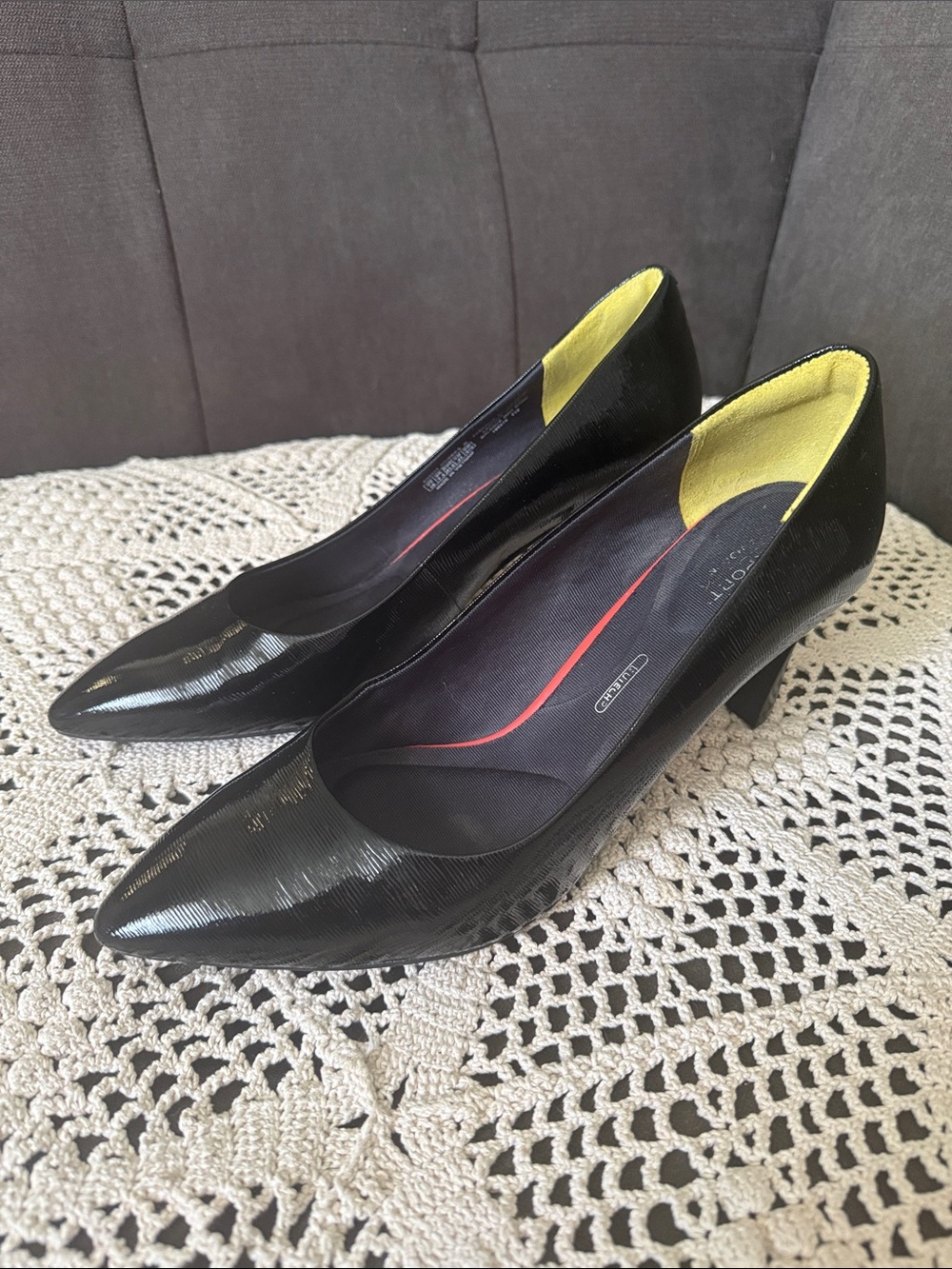 Rockport Black Pointed-Toe Mid Heel Pumps